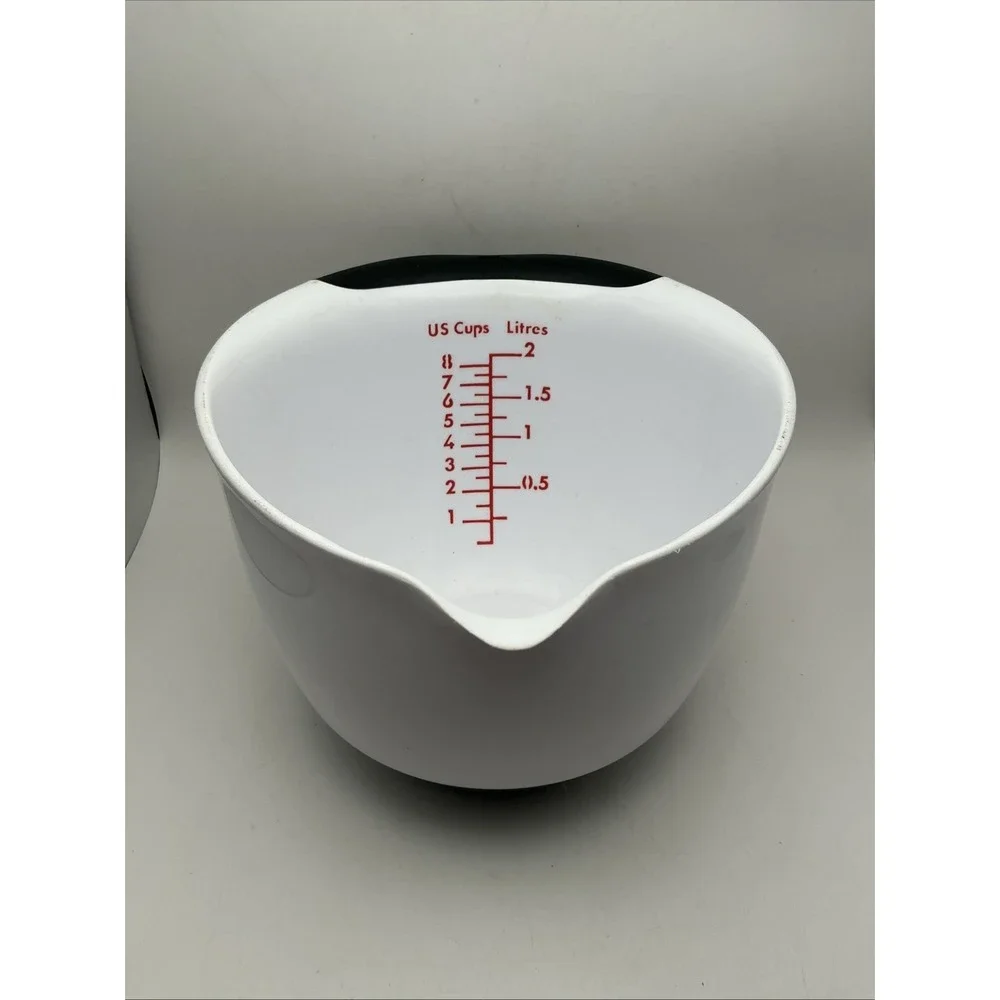 OXO Good Grips 2QT Plastic Batter Mixing Bowl, White Spout Non-Slip Handle 8 Cup